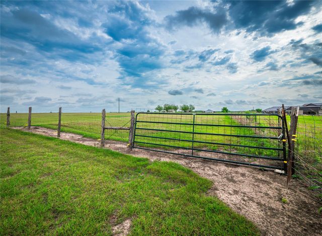 877 County Road 455, Coupland, TX 78615