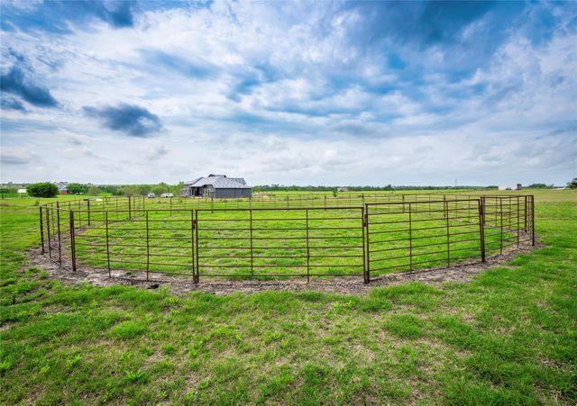 877 County Road 455, Coupland, TX 78615