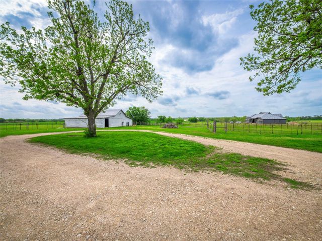 877 County Road 455, Coupland, TX 78615