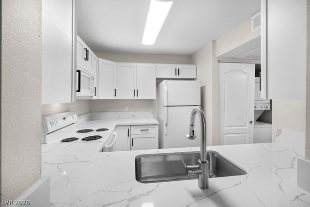 2130 Sealion Drive 207, Las Vegas, NV 89128