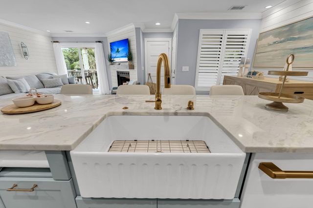 1481 Center Street Extension 204, Mount Pleasant, SC 29464