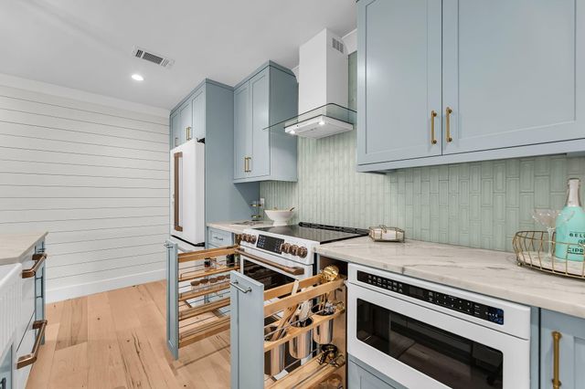 1481 Center Street Extension 204, Mount Pleasant, SC 29464