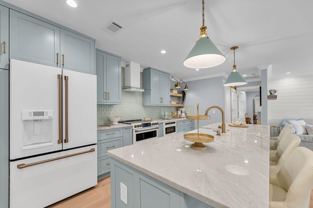 1481 Center Street Extension 204, Mount Pleasant, SC 29464