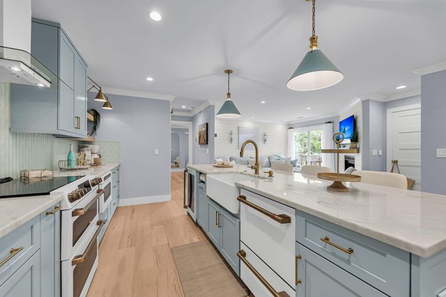 1481 Center Street Extension 204, Mount Pleasant, SC 29464