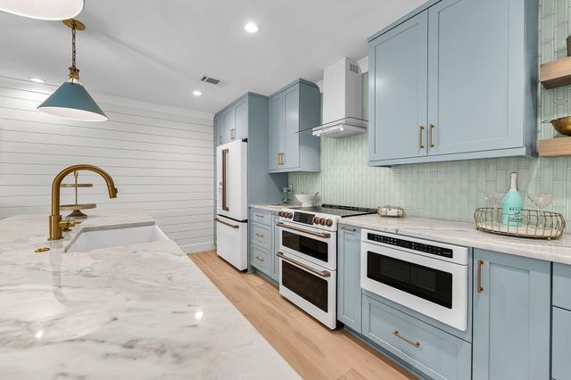 1481 Center Street Extension 204, Mount Pleasant, SC 29464
