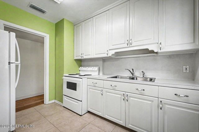 4252 PINEWOOD Avenue, Jacksonville, FL 32207