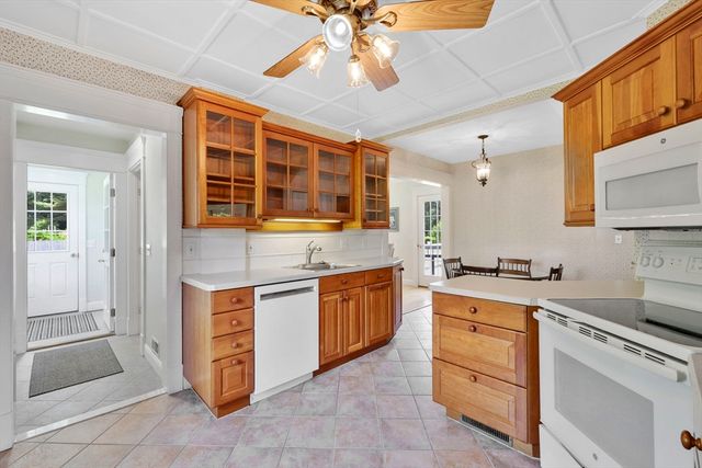 32 Spruce Street, Westfield, MA 01085