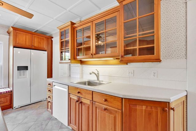 32 Spruce Street, Westfield, MA 01085
