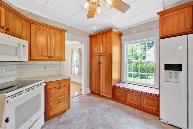 32 Spruce Street, Westfield, MA 01085