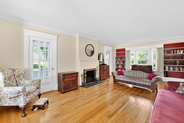 32 Spruce Street, Westfield, MA 01085