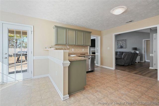 2220 Sir Michael Drive, Hope Mills, NC 28348