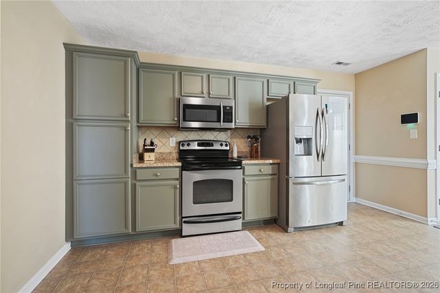 2220 Sir Michael Drive, Hope Mills, NC 28348