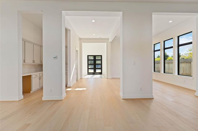 1458 Oak Tree Drive, Houston, TX 77055