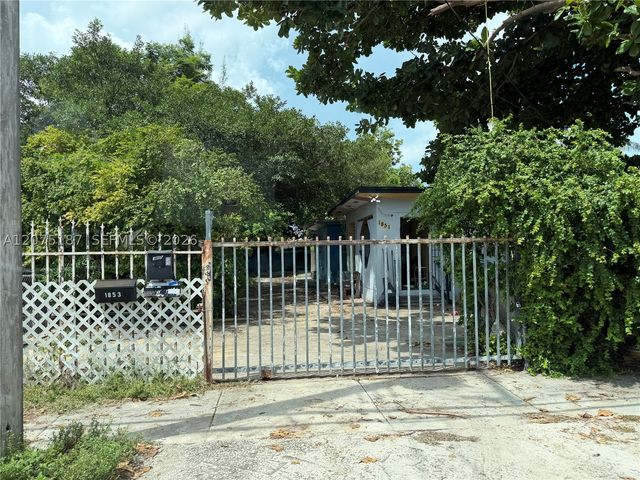 1851 NW 34th St, Miami, FL 33142