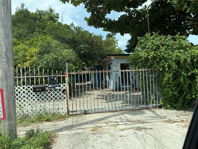 1851 NW 34th St, Miami, FL 33142