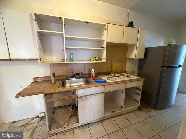 3334 H ST, Philadelphia, PA 19134