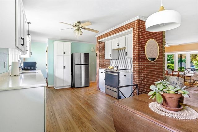 6 Valley Ln, Easthampton, MA 01027