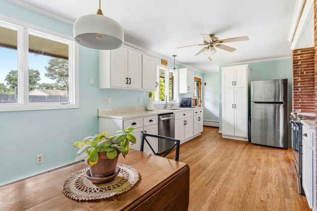 6 Valley Ln, Easthampton, MA 01027