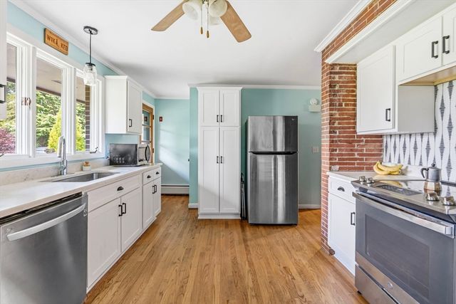 6 Valley Ln, Easthampton, MA 01027