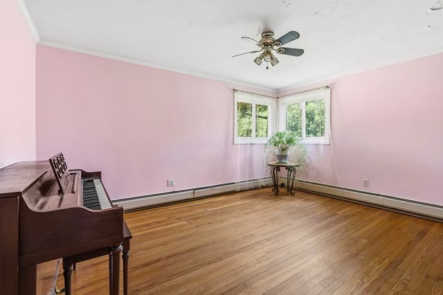 6 Valley Ln, Easthampton, MA 01027