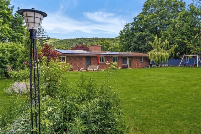 6 Valley Ln, Easthampton, MA 01027