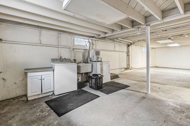 6 Valley Ln, Easthampton, MA 01027