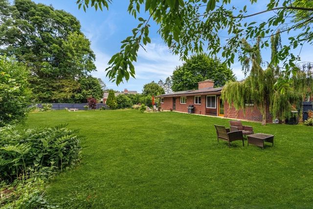 6 Valley Ln, Easthampton, MA 01027