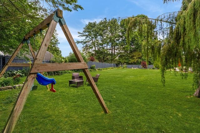 6 Valley Ln, Easthampton, MA 01027