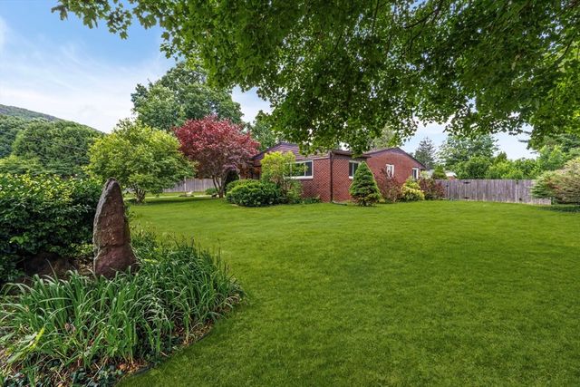6 Valley Ln, Easthampton, MA 01027
