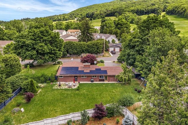 6 Valley Ln, Easthampton, MA 01027