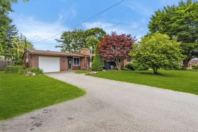 6 Valley Ln, Easthampton, MA 01027