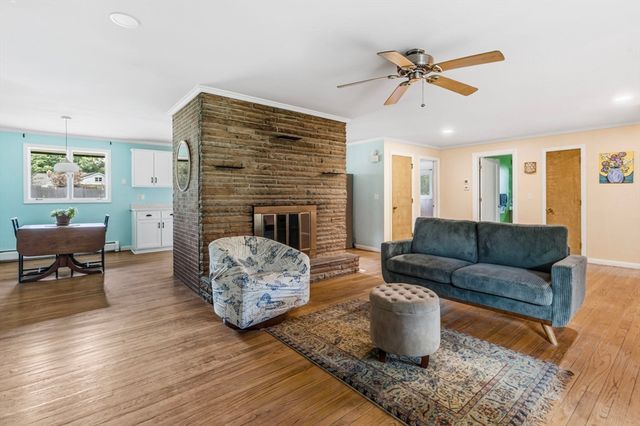 6 Valley Ln, Easthampton, MA 01027