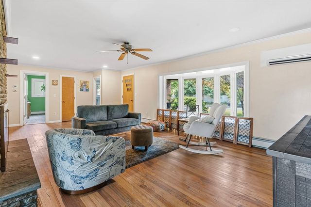 6 Valley Ln, Easthampton, MA 01027