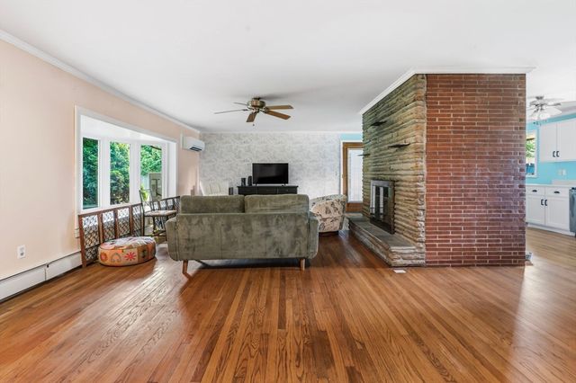 6 Valley Ln, Easthampton, MA 01027