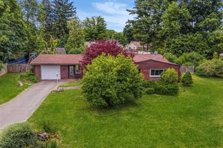 6 Valley Ln, Easthampton, MA 01027