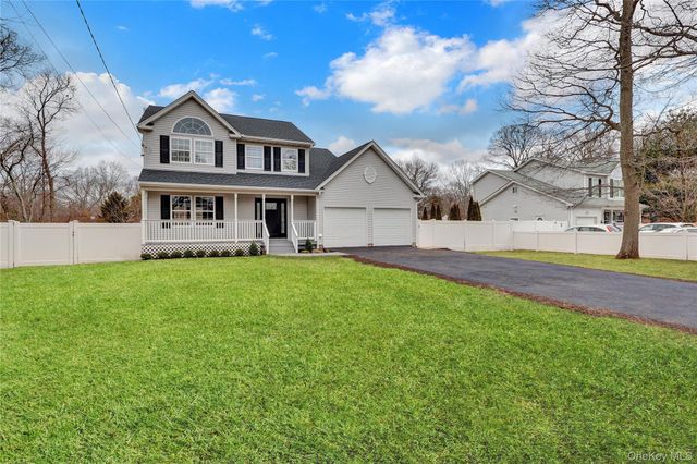85 Patchogue Avenue, Mastic, NY 11950