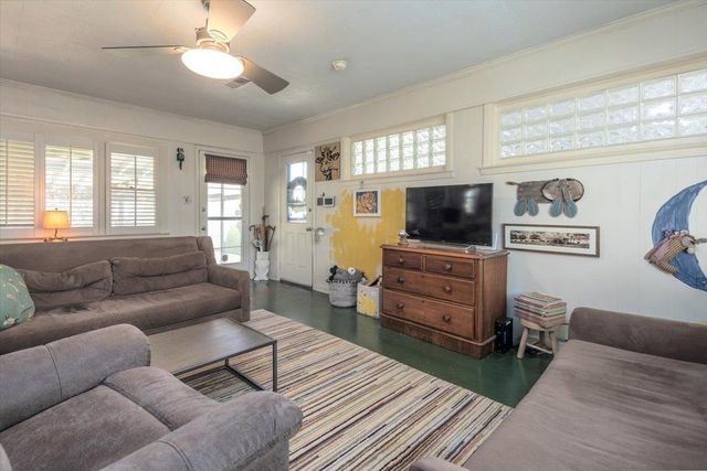 4910 COLE RD, Memphis, TN 38117