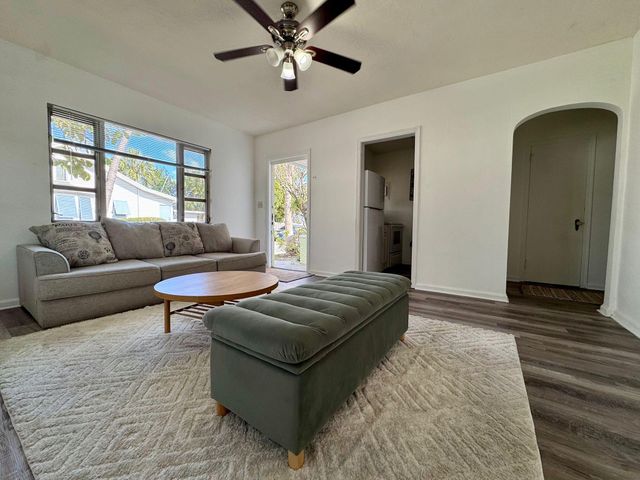 415 6th Avenue N 417, Lake Worth Beach, FL 33460