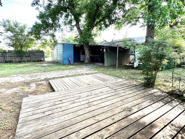 610 W Dale Street, Winters, TX 79567
