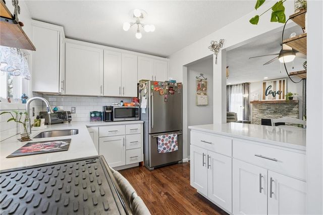 7131 Robinson Street, Overland Park, KS 66204