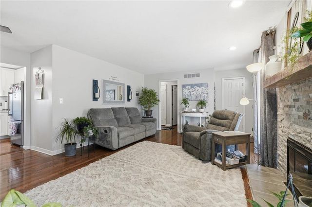 7131 Robinson Street, Overland Park, KS 66204