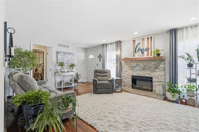 7131 Robinson Street, Overland Park, KS 66204