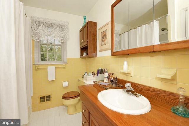 15 LANNIGAN DR, Lawrence Township, NJ 08648
