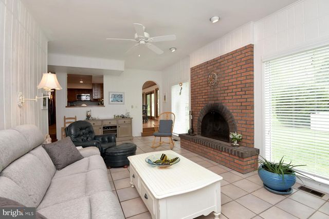 15 LANNIGAN DR, Lawrence Township, NJ 08648