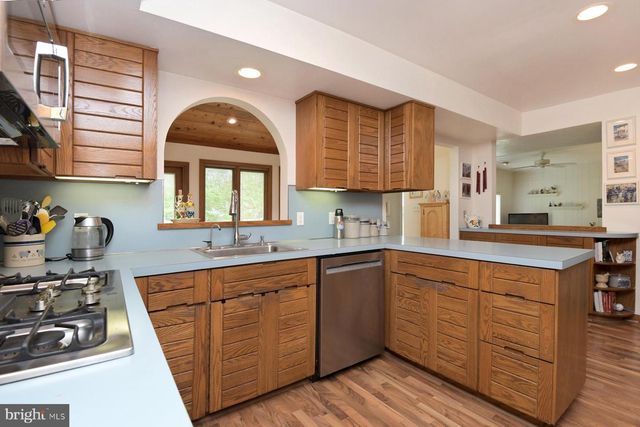 15 LANNIGAN DR, Lawrence Township, NJ 08648
