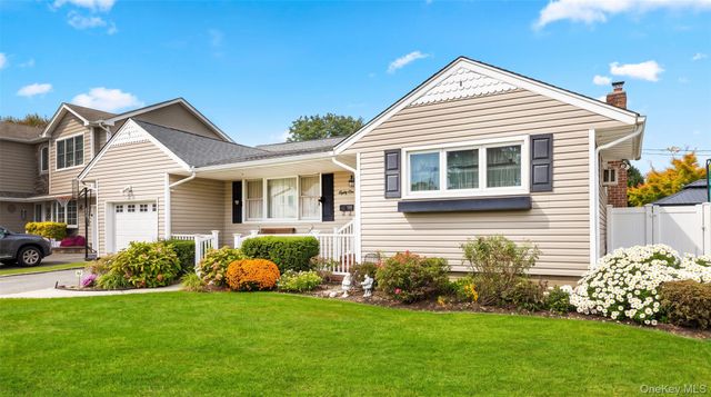 81 Berkshire Road, Bethpage, NY 11714