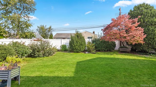 81 Berkshire Road, Bethpage, NY 11714