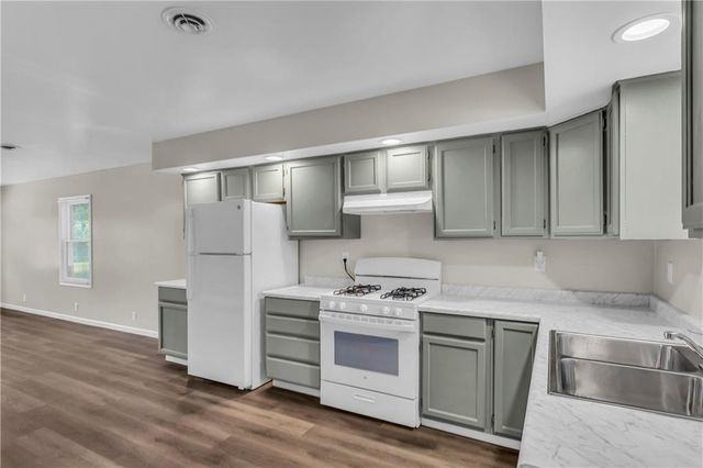 34 Agnes Lane, Lacygne, KS 66040