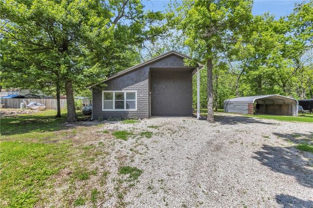 34 Agnes Lane, Lacygne, KS 66040