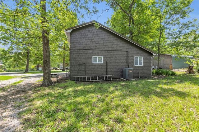 34 Agnes Lane, Lacygne, KS 66040